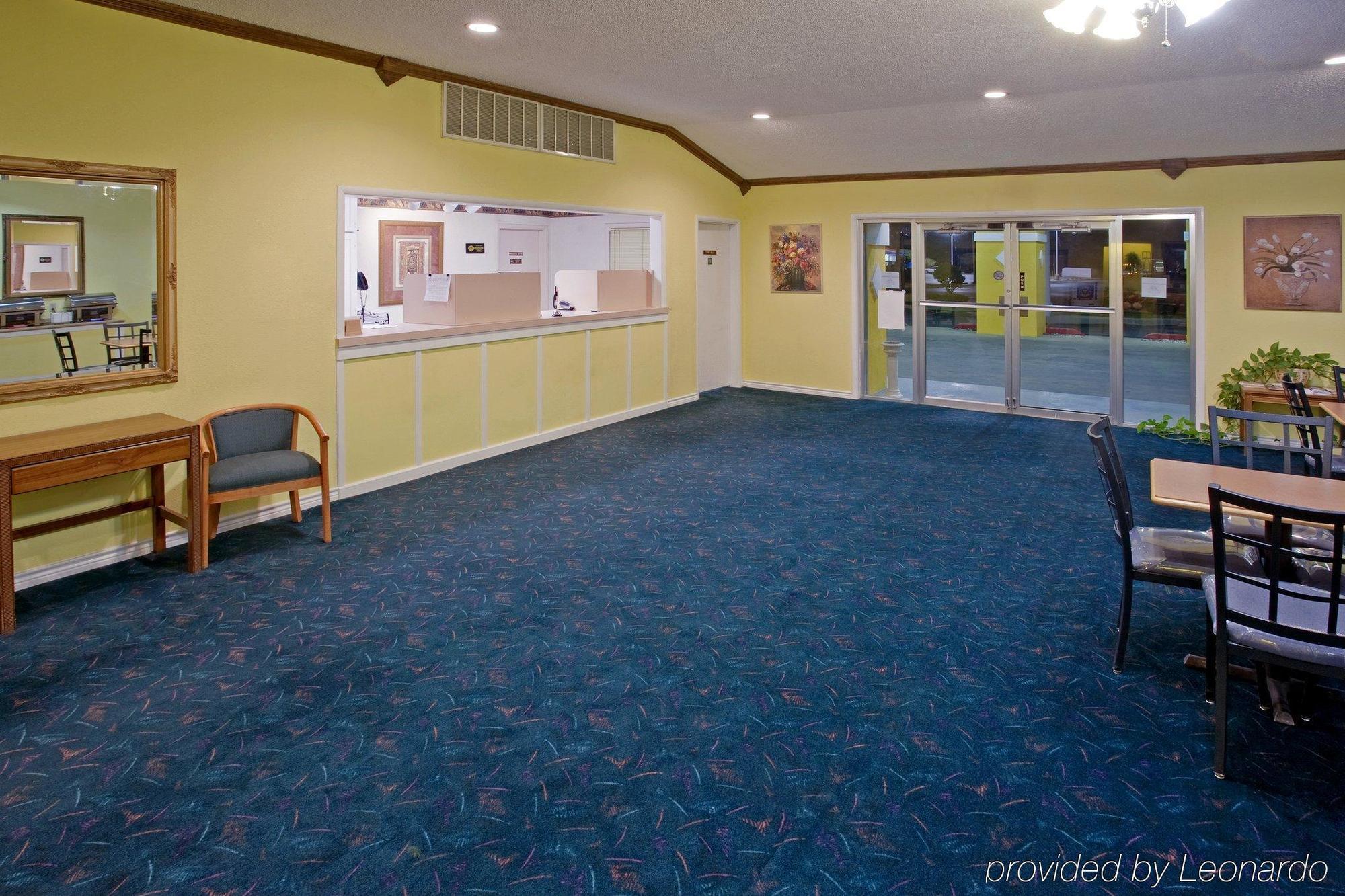 Value Lodge Brownwood Bagian luar foto