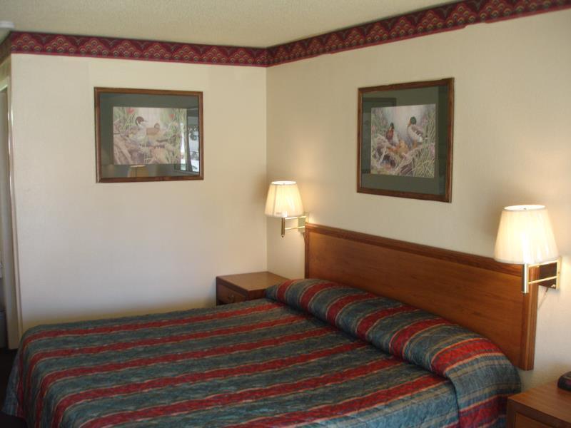 Value Lodge Brownwood Bagian luar foto