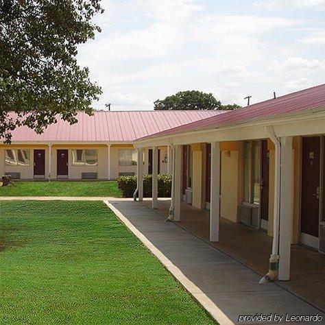 Value Lodge Brownwood Bagian luar foto