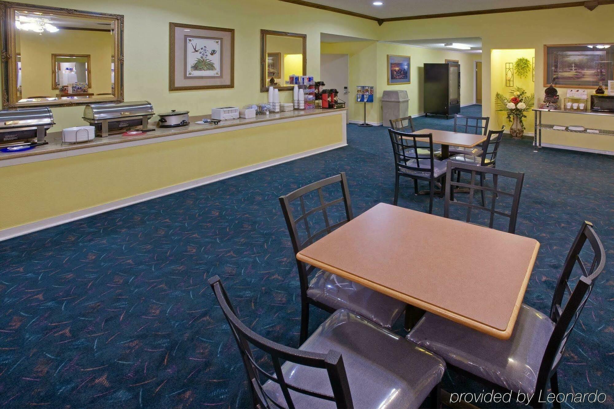 Value Lodge Brownwood Bagian luar foto